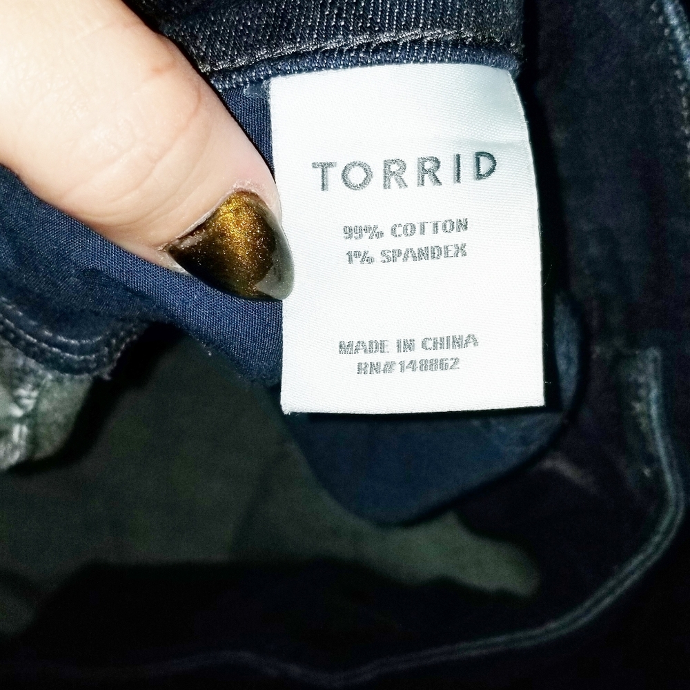 TORRID Boyfriend Dark Wash Jean - Picture 4 of 7